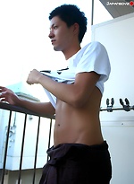 Japanese boy-next-door Haruki jerking off!