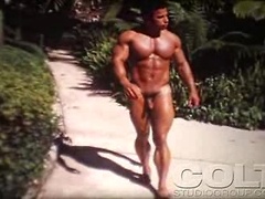 3 Men walking naked in the desert showing their huge dicks