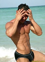 Hot muscle man Orlando outdoors